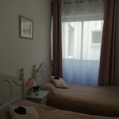 Apartamento Lovely Beach With A Communal Roof Pool